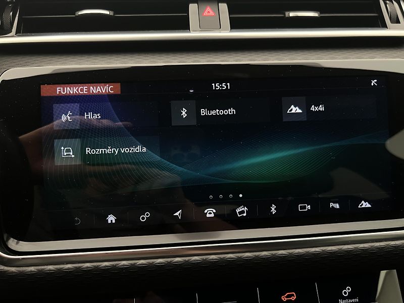 Land Rover Range Rover Velar D300 S AWD AUT CZ - fotka 40 z 47