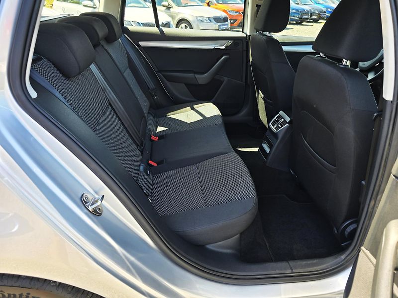 Škoda Octavia 1.2 TSI BOHATÁ VÝBAVA 66Tis Km - fotka 17 z 24