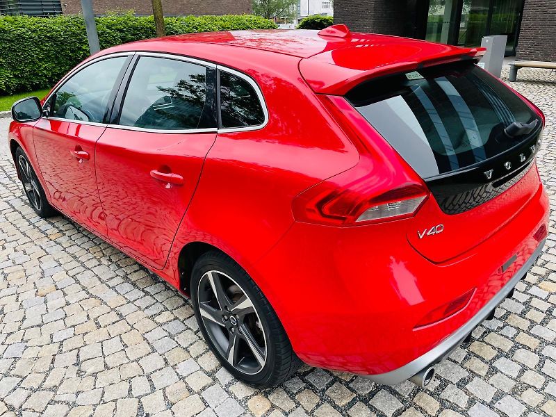 Volvo V40 2.0 D3 R-DESIGN MANUÁL TAŽNÉ - fotka 18 z 45