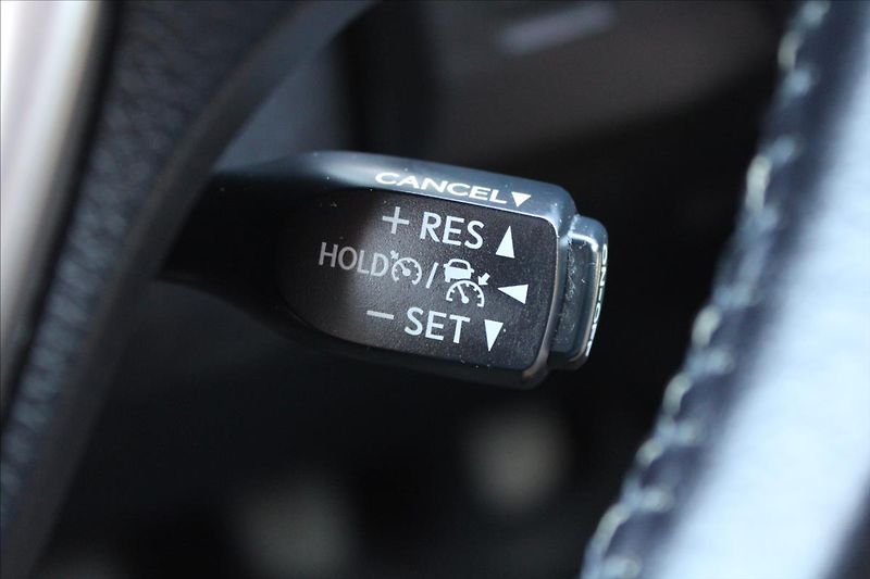 Toyota RAV4 2,0 D-4D  NOVÉ V ČR,TAŽNÉ - fotka 19 z 33