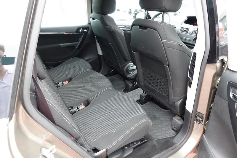 Citroën C4 Picasso 1,6i 88kW M/T - fotka 12 z 28