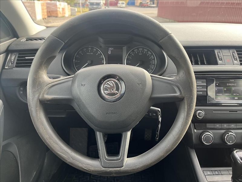 Škoda Octavia 1,6 TDi KLIMA ROZVODY TAŽNÉ - fotka 15 z 30