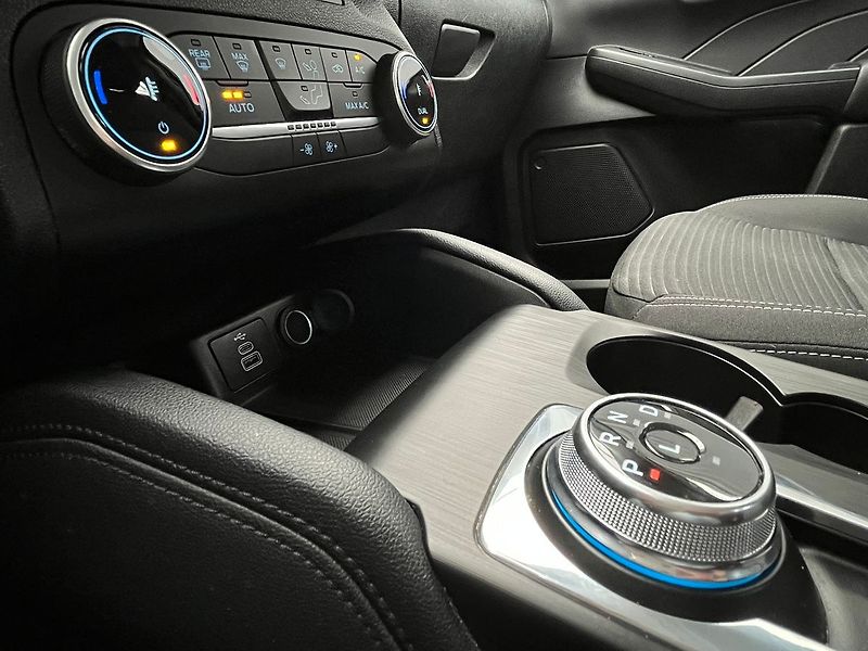 Ford Kuga 2.5 Duratec HEV TITANIUM - fotka 30 z 51