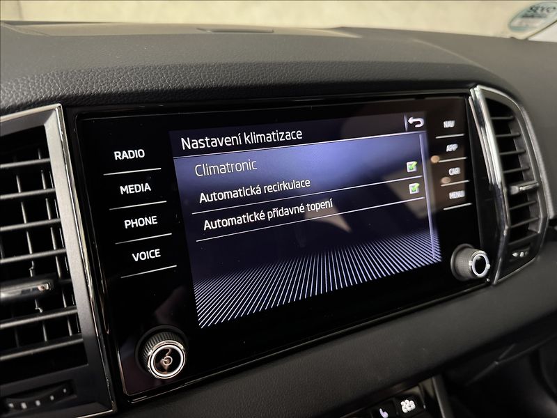Škoda Karoq 1,5 TSi  DSG Style LED Kamera - fotka 39 z 46