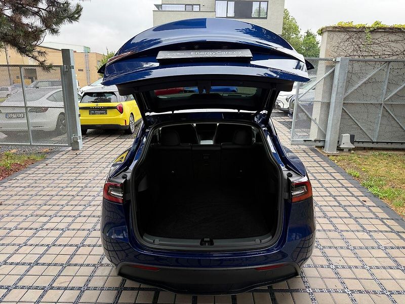 Tesla Model Y Long Range AWD - fotka 36 z 41