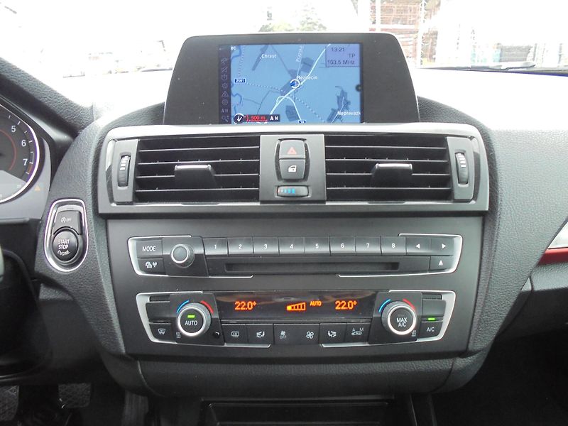 BMW Řada 1 (2014) 116i- NAVIGACE- DIGI A/C- ALU - fotka 11 z 13