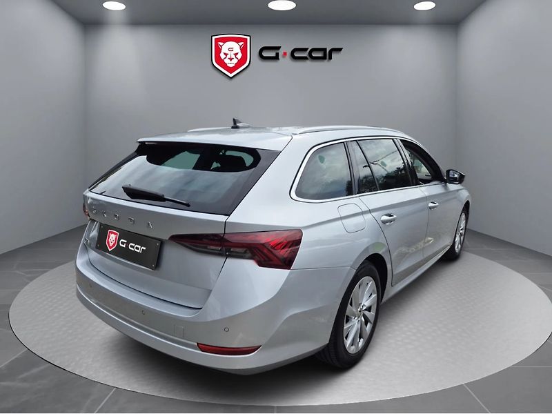 Škoda Octavia kombi 2.0 TDI 110kW DSG Style - fotka 2 z 3