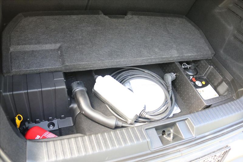 Renault Captur (2020) 1,6 Intens E-TECH Plug-in - fotka 68 z 71