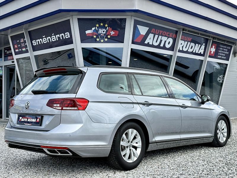 Volkswagen Passat 2,0TDI R-Line Design Navi - fotka 9 z 43