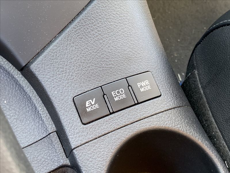 Toyota Auris 1,8 HYBRID 1.MAJ.,ČR,SERVISKA - fotka 15 z 20