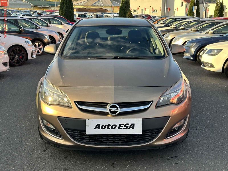 Opel Astra (2012) 1.4 16V, Klima - fotka 2 z 15