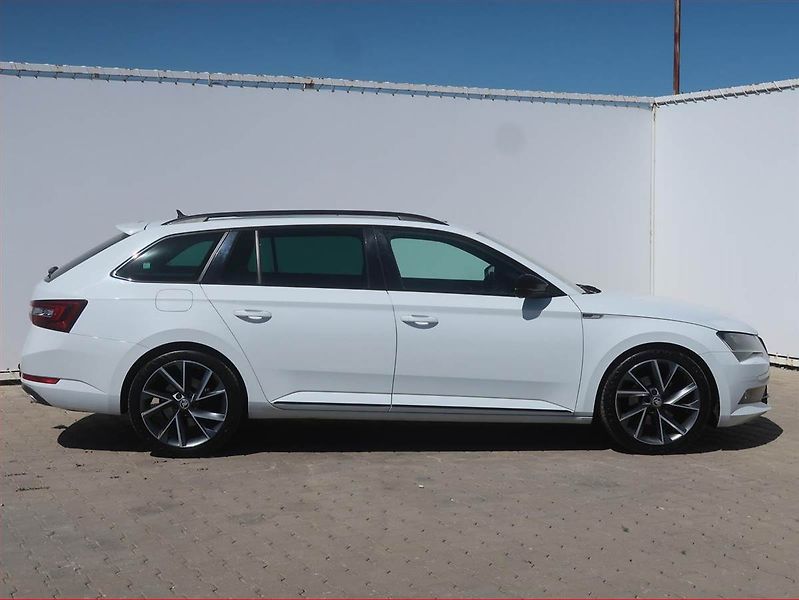 Škoda Superb (2018) Sportline 2.0 TDI - fotka 6 z 16