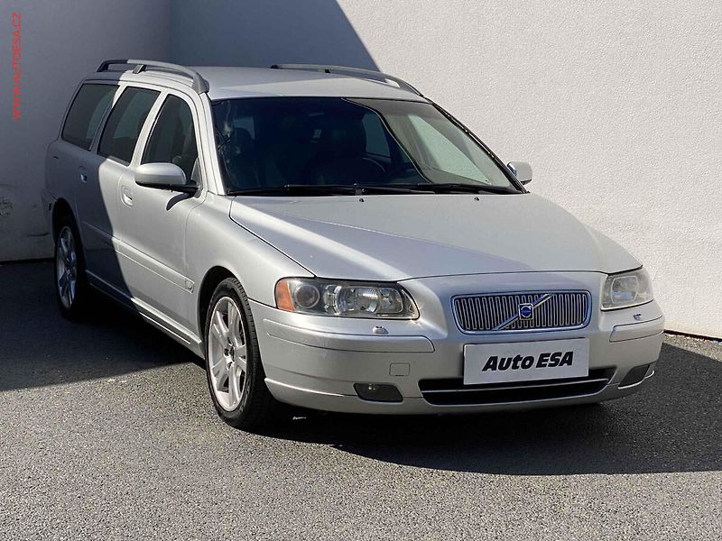 Volvo V70 (2005) 2.4 D, Momentum, xenon - fotografie inzerátu