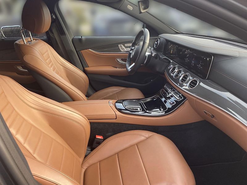 Mercedes-Benz Třídy E E 300d 4M AMG - fotka 21 z 28