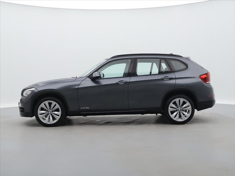 BMW X1 2,0 18d xD Aut. CZ Sport Line - fotka 4 z 21