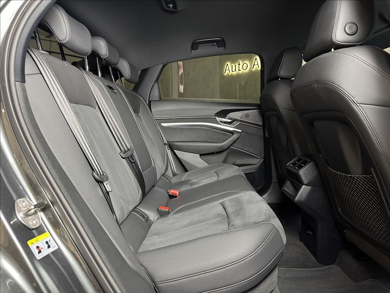 Audi e-tron 300kW Sportback S-Line Matrix - fotka 17 z 50