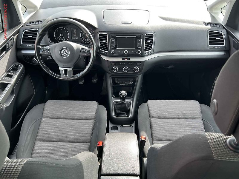 Volkswagen Sharan (2015) 2.0TDI, Navi, autoAC - fotka 8 z 18