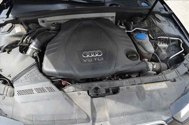 Audi A4 (2012) AVANT 3,0 TDI - fotka 12 z 22