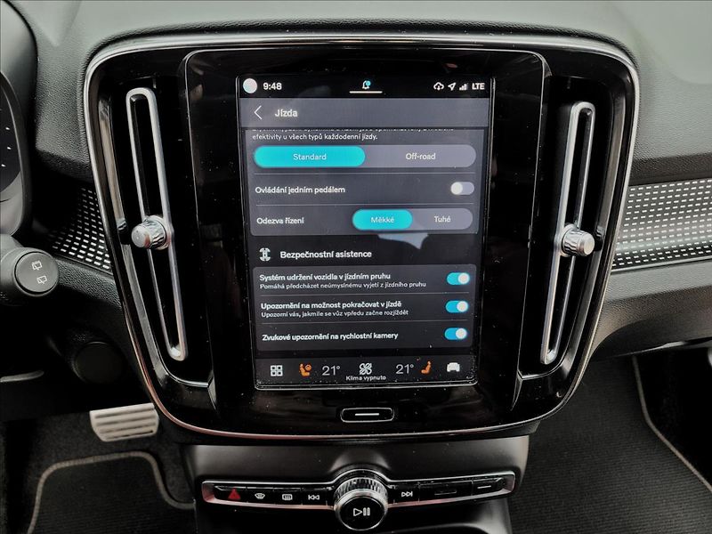 Volvo XC40 0,0 twin plus 300kw 78kWH 4x4 - fotka 29 z 49
