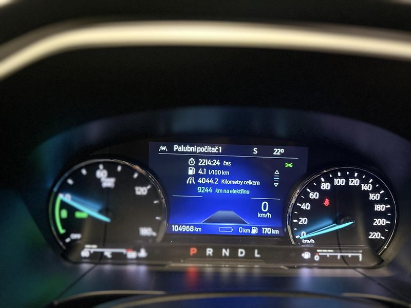 Ford Kuga (2022) 2.5 PHVE, 50km dojezd el - fotka 17 z 26