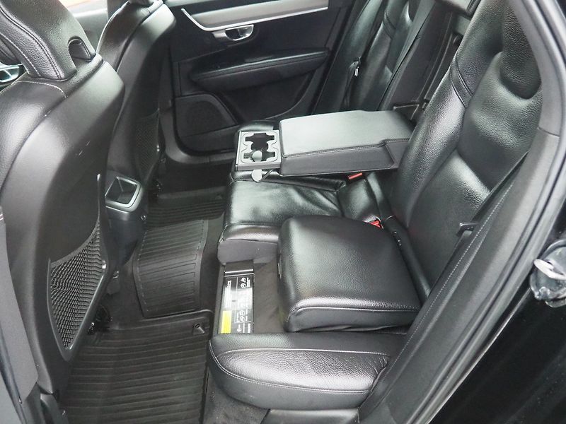 Volvo V90 (2022) B4, Momentum Pro - fotka 13 z 50