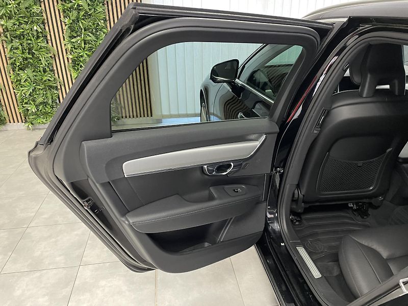 Volvo V90 2.0 D4 MOMENTUM SERVISKA - fotka 17 z 29
