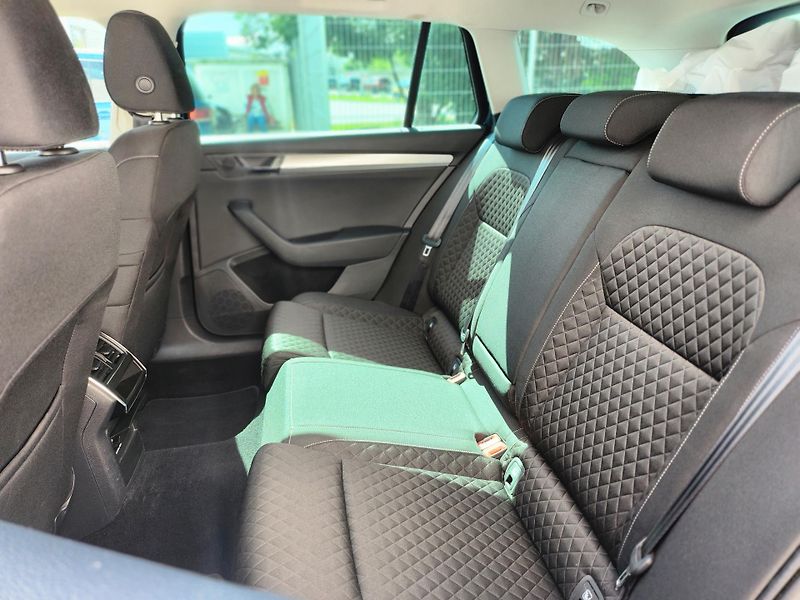 Škoda Superb Ambition 2.0 TDI 110 kW DSG Co - fotka 21 z 25