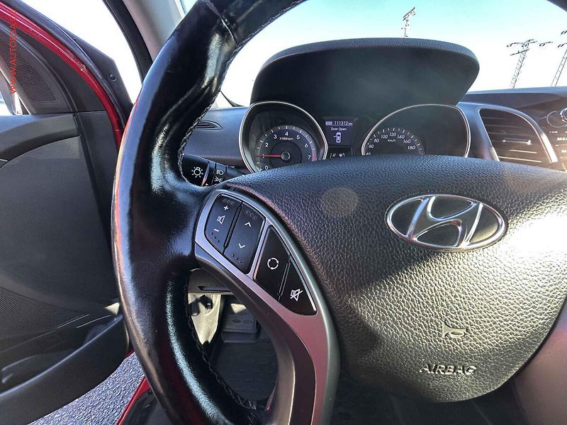Hyundai i30 (2013) 1.6CVVT, ČR, Navi, AC - fotka 17 z 18