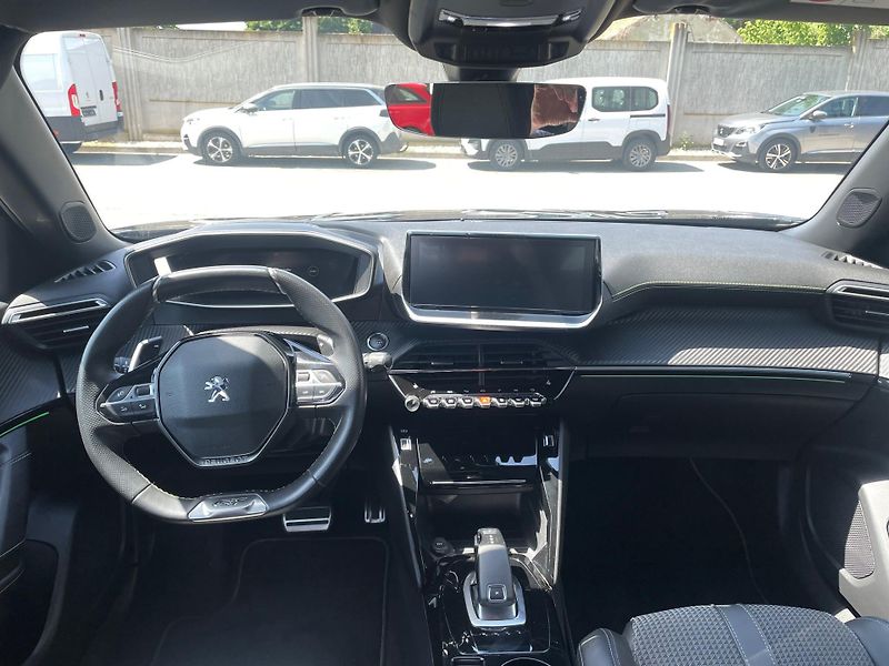 Peugeot 2008 (2021) GT 1,2 PureTech 130k EAT8 - fotka 2 z 7