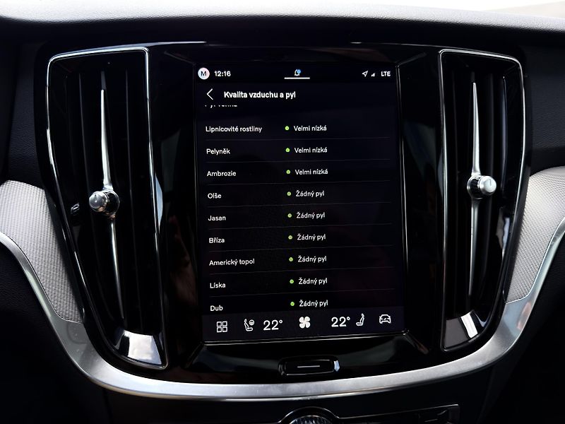 Volvo V60 B4 FWD // PLUS DARK + kola - fotka 49 z 54