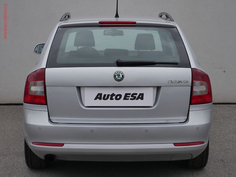 Škoda Octavia (2012) 1.6TDi, ČR, autoAC - fotka 5 z 22