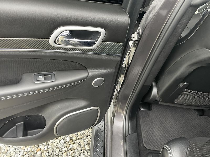 Jeep Grand Cherokee 6.4i 480PS HEMI SRT CZ 78000KM - fotka 107 z 187