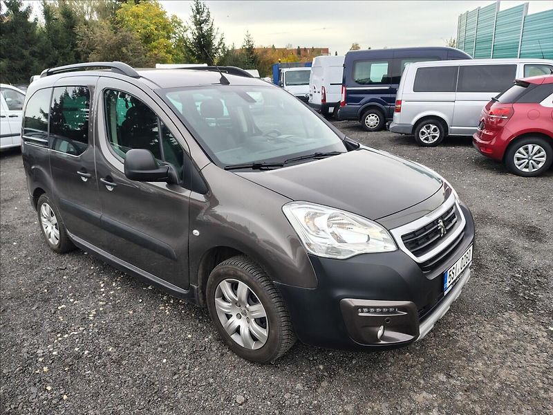Peugeot Partner 1,2 - fotka 1 z 18