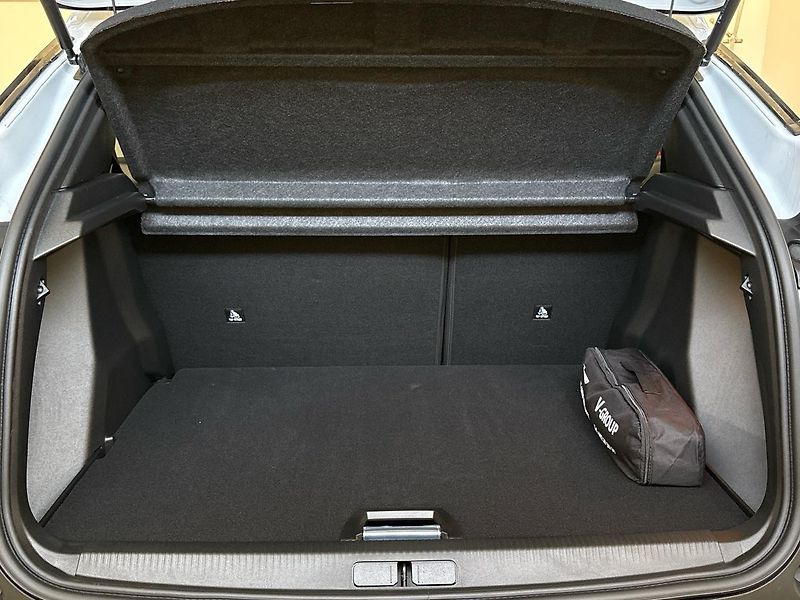 Peugeot 2008 (2026) Allure Hybrid 145 e-DCS6 - fotka 9 z 36
