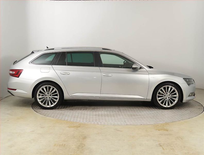 Škoda Superb (2019) Laurin&Klement 2.0 TDI, 4X4 - fotka 6 z 29
