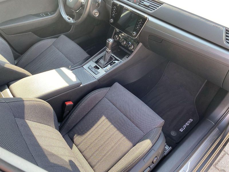 Škoda Superb (2023) Combi 2.0 TDI DSG Style - fotka 9 z 34