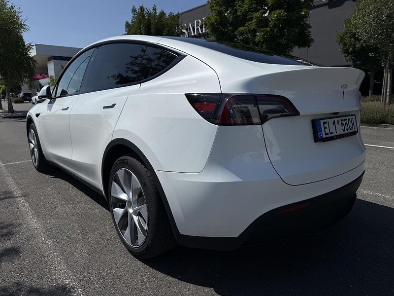 Tesla Model Y (2024) RWD | ČR | 1. maj. | ZÁRUKA - fotka 3 z 23