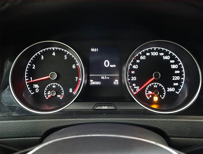 Volkswagen Golf (2013) Highline 1.4 TSI, Serv.kniha - fotka 11 z 22