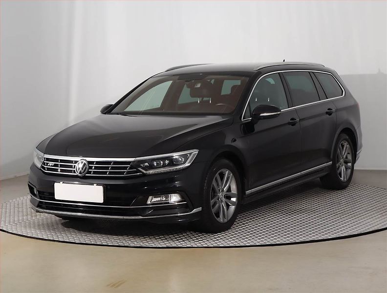 Volkswagen Passat (2018) R-Line 2.0 TDI, Automat, Kůže - fotka 2 z 22
