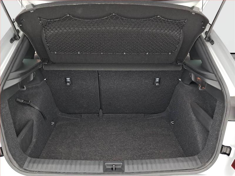 Škoda Kamiq (2025) 1.0 TSI, MONTE CARLO, KEYLESS - fotka 13 z 19