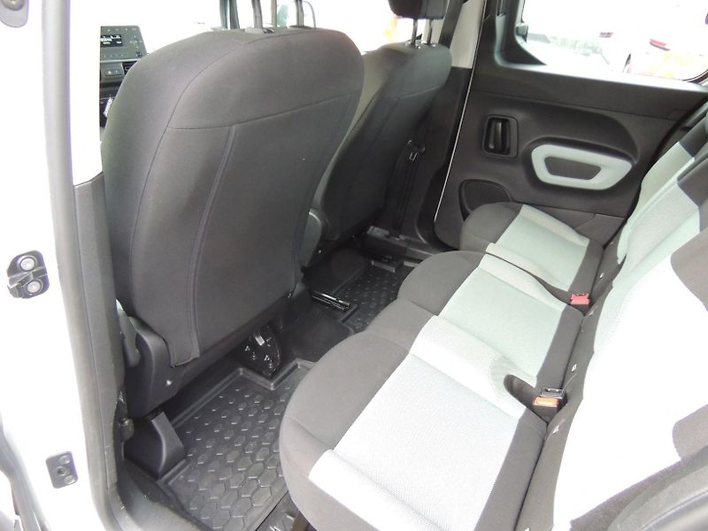 Citroën Berlingo (2019) 1.2Puretech,Live,81kw,ČR,1.maj - fotka 40 z 55