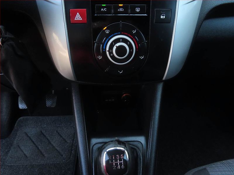 Kia Venga (2010) 1.4 CRDi, nová STK - fotka 15 z 17