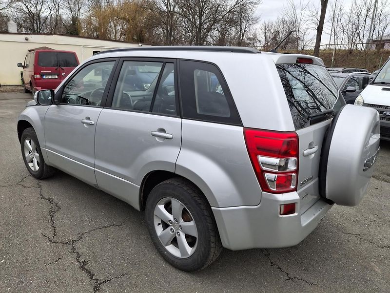 Suzuki Grand Vitara 2.0 benzin 103 kw 4x4 - fotka 3 z 20