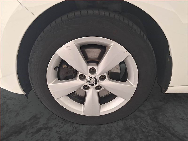 Škoda Rapid (2013) 1.6 TDI, ČR,1.maj - fotka 15 z 19