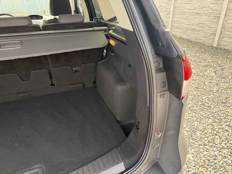 Ford Kuga 2.0TDCi 140PS 162TKM SERVIS!!! - fotka 113 z 162