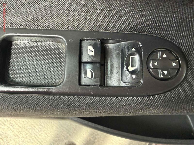 Peugeot 207 (2011) 1.4i, 1.maj,ČR, AC, TZ - fotka 11 z 16