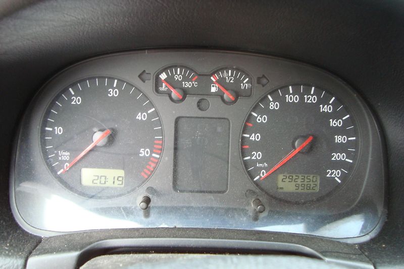 Volkswagen Golf (1998) 1.9 TDi,81 kw - fotka 33 z 35