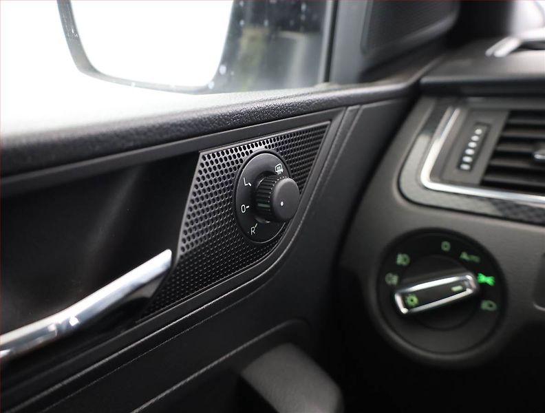 Škoda Rapid (2019) Monte Carlo 1.0 TSI, Bi-Xenony - fotka 16 z 19