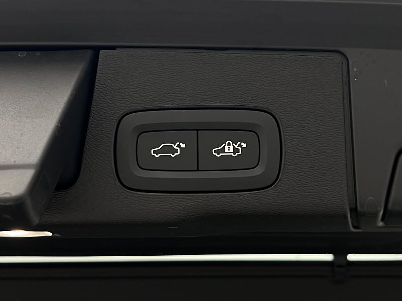 Volvo XC60 B5 AWD DARK PLUS AUT  - fotka 44 z 45