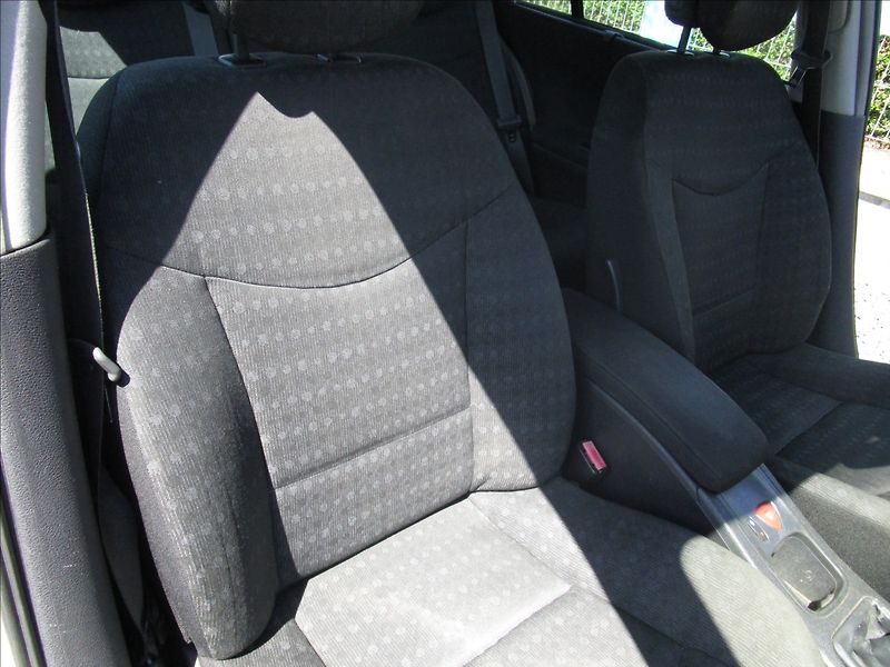 Renault Laguna Grandtour 1.9dCi, aut Klima - fotka 17 z 40